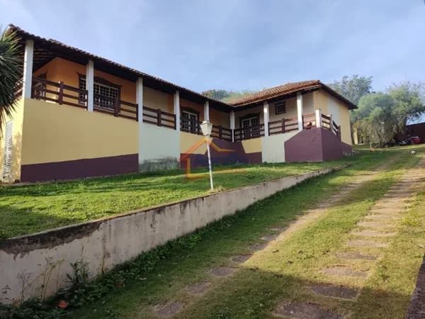 CHÁCARA À VENDA COM 5 SUÍTES, CHURRASQUEIRA, GARAGEM COBERTA, SEGURANÇA 24 HORAS E AMPLO TERRENO