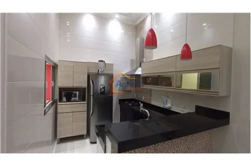 COMPRAR CASA EM MOGI GUAÇU COM 3 QUARTOS, SUÍTE, ÁREA GOURMET, CHURRASQUEIRA, PÉ-DIREITO E GARAGEM COBERTA