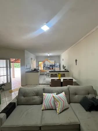 CHÁCARA À VENDA EM MOGI GUAÇU COM 3 DORMITÓRIOS, GARAGEM, AMPLO TERRENO, ACEITA PERMUTA E FÁCIL ACESSO