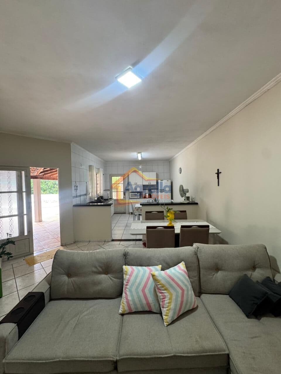 CHÁCARA À VENDA EM MOGI GUAÇU COM 3 DORMITÓRIOS, GARAGEM, AMPLO TERRENO, ACEITA PERMUTA E FÁCIL ACESSO