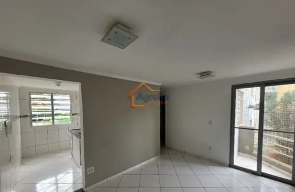 APARTAMENTO COM VARANDA E PLANTA FUNCIONAL PARA O DIA A DIA
