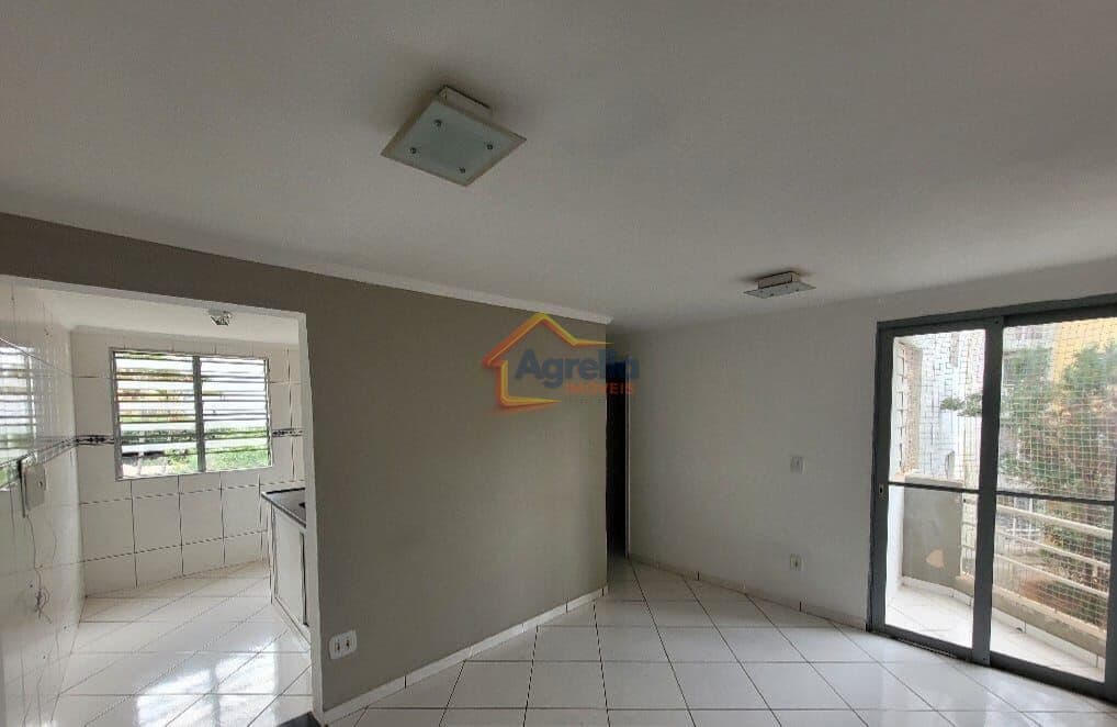 APARTAMENTO COM VARANDA E PLANTA FUNCIONAL PARA O DIA A DIA