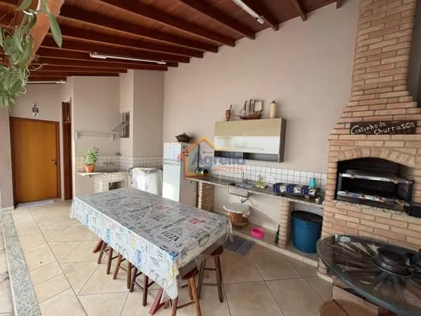 CASA COM SUÍTE E ÀREA DE LAZER À VENDA NA SANTA CRUZ - MOGI MIRIM/SP