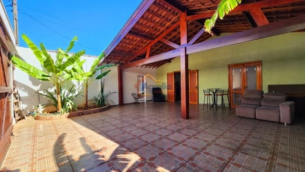 Casa em Mogi Mirim - Vila Universitária