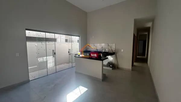 CASA NOVA COM INTEGRAÇÃO E PÉ-DIREITO ALTO