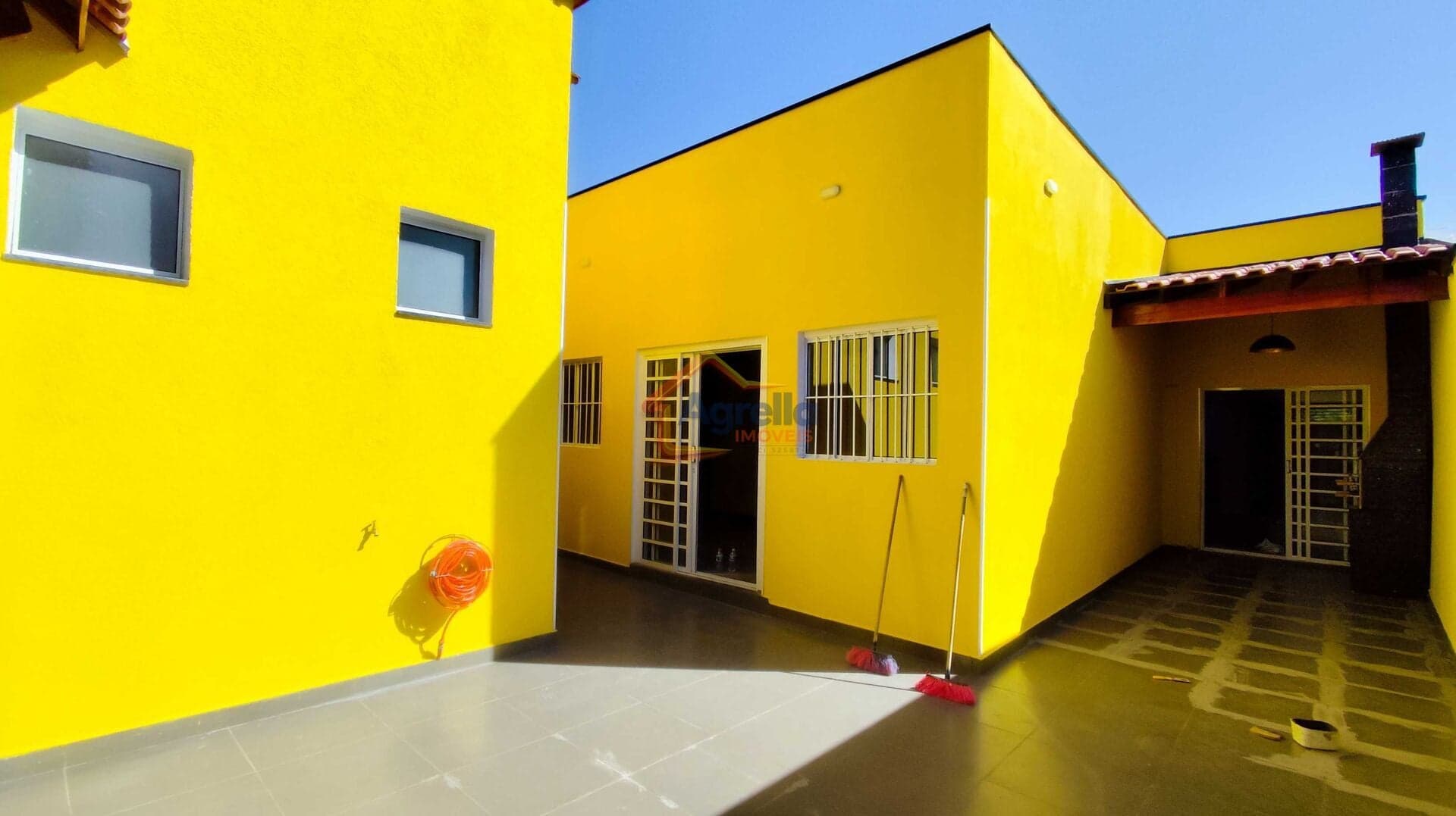 CASA COM PONTO COMERCIAL À VENDA NO JARDIM SANTA MARTA EM MOGI GUAÇU/SP