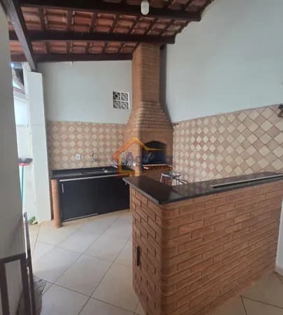 CASA À VENDA NO CONDOMÍNIO VITÓRIA - TODA PLANEJADA E COM ÁREA DE LAZER