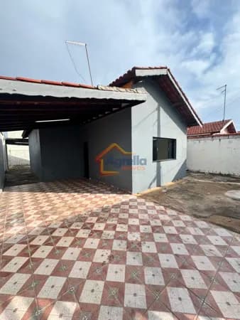 CASA RECÉM-REFORMADA COM AMPLO QUINTAL E EXCELENTE POTENCIAL