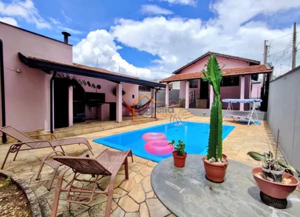 CASA COM PISCINA À VENDA NA VILA BIANCHI - MOGI MIRIM/SP