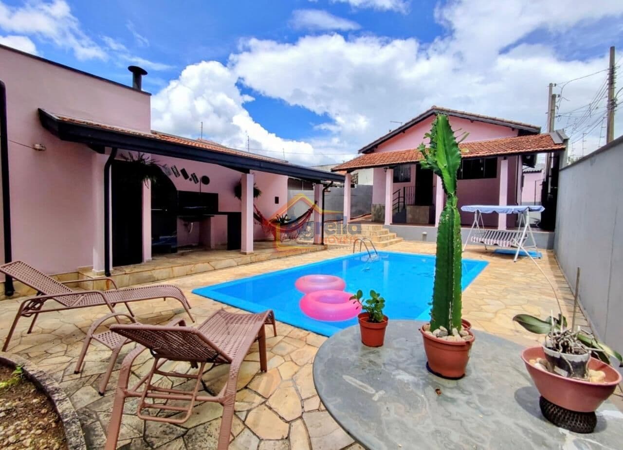 CASA COM PISCINA À VENDA NA VILA BIANCHI - MOGI MIRIM/SP