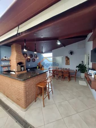 CASA COM PLANEJADOS E ÁREA DE LAZER À VENDA EM CONDOMÍNIO FECHADO - MOGI MIRIM/SP