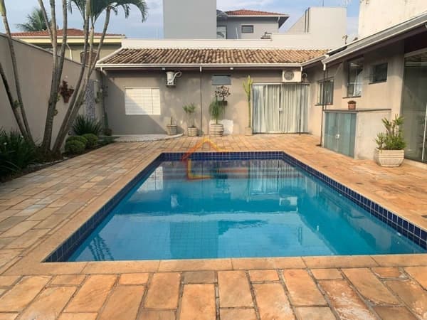 CASA COM PISCINA E ÀREA DE LAZER À VENDA NO JARDIM BRASÍLIA - MOGI MIRIM/SP
