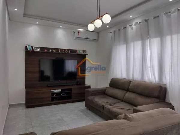 CASA À VENDA COM 4 DORMITÓRIOS, SUÍTE, COZINHA COM ILHA, ÁREA GOURMET, GARAGEM PARA 3 CARROS E FINANCIAMENTO