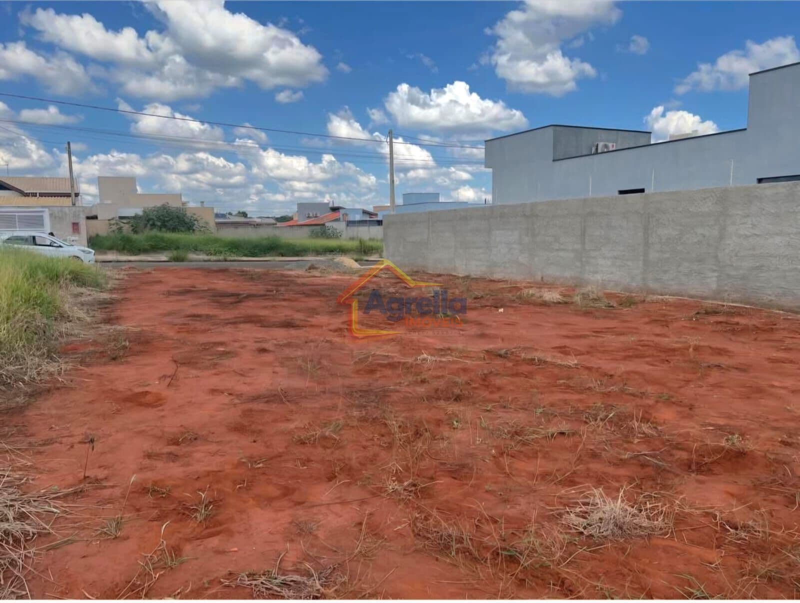 TERRENO À VENDA EM MOGI MIRIM COM 300M², ACEITA FINANCIAMENTO E ÓTIMA LOCALIZAÇÃO
