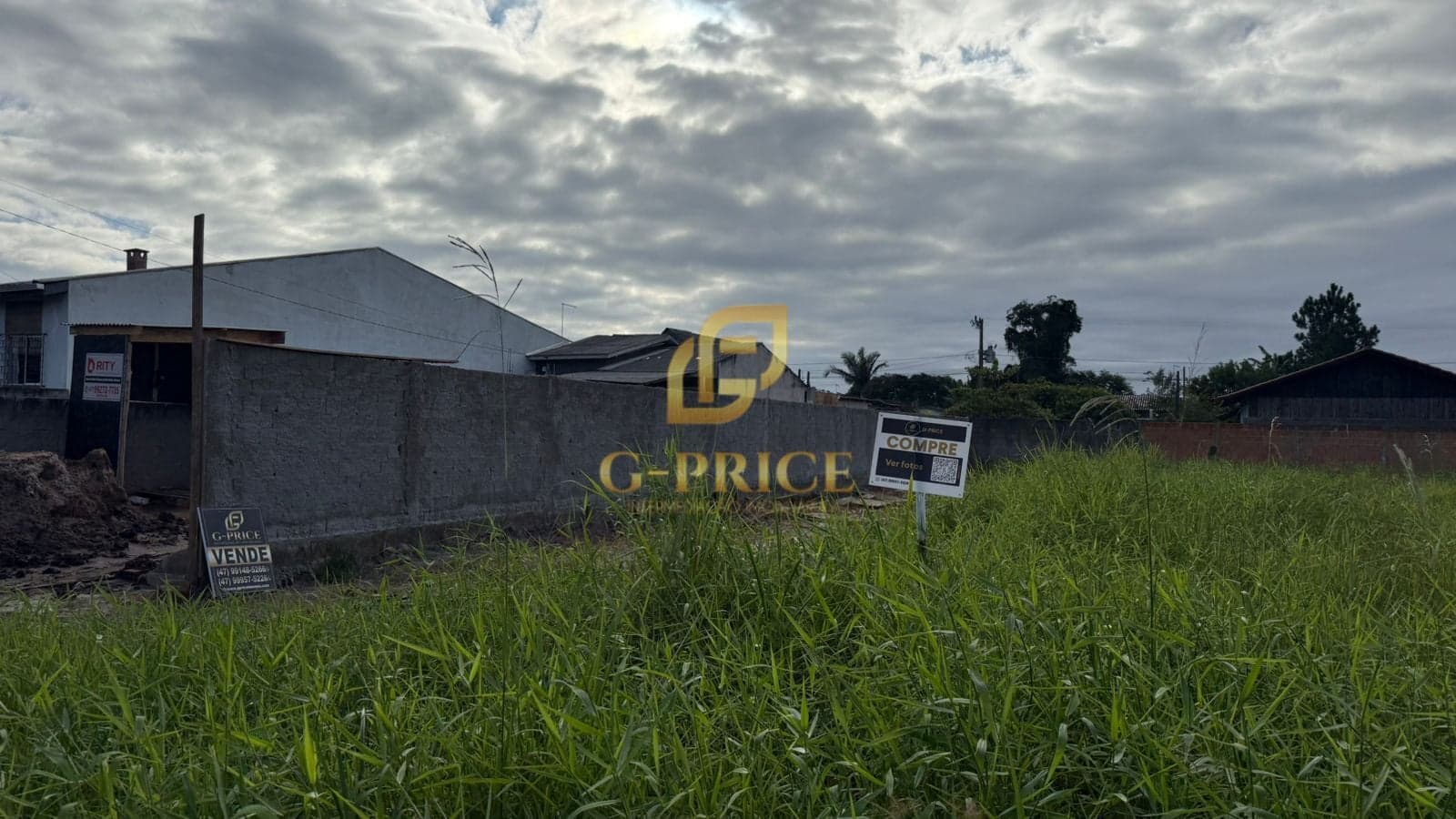 Lindo Terreno Pronto para Construir apenas 700 mts do Mar