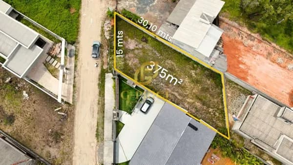 Excelente Terreno Inteiro Murado Apenas 200 mts da Praia