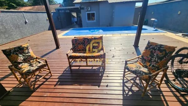 Linda Casa Mobiliada com Piscina e Acabamento de Alto padrão apenas 600 mts da Praia