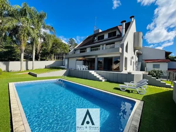 Casa 470 m² com 4 suítes