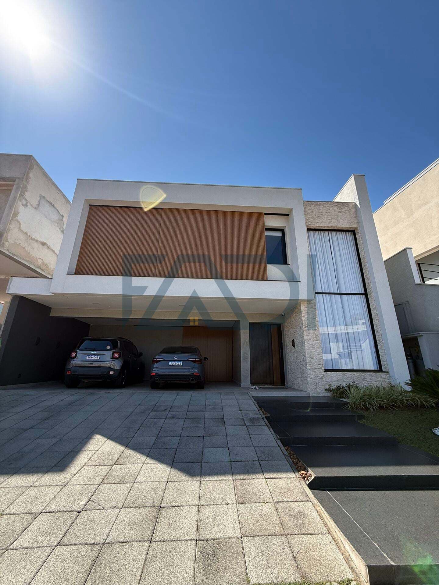 CASA MOBILIADA - R$ 5.500.000,00