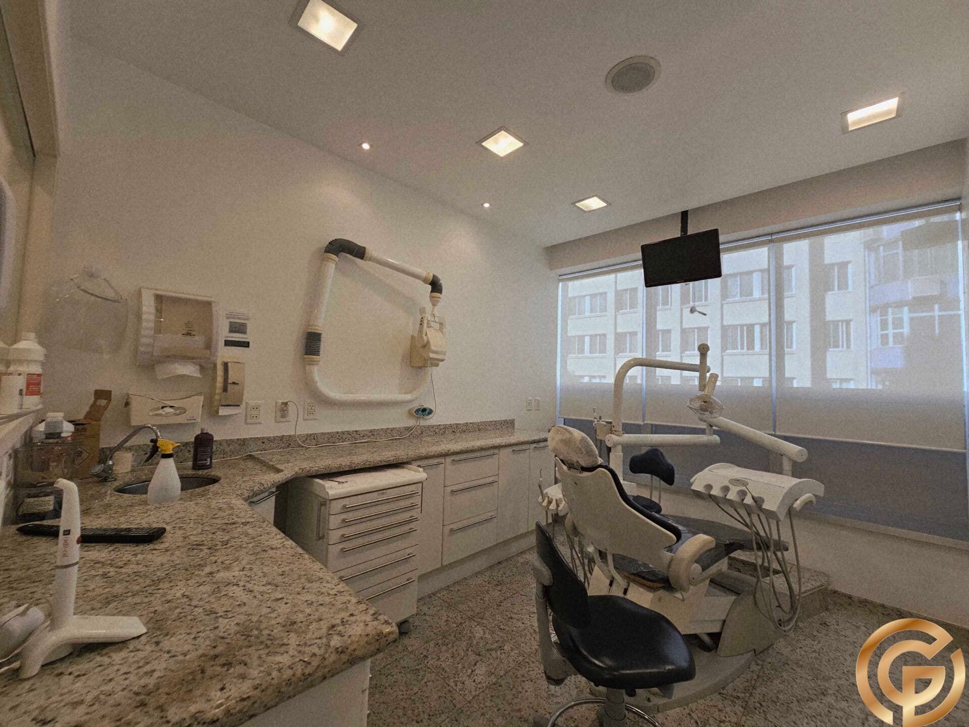 Sala/Consultório Odontológico Reformado e Equipado à Venda — Av. N. S. de Copacabana, Copacabana