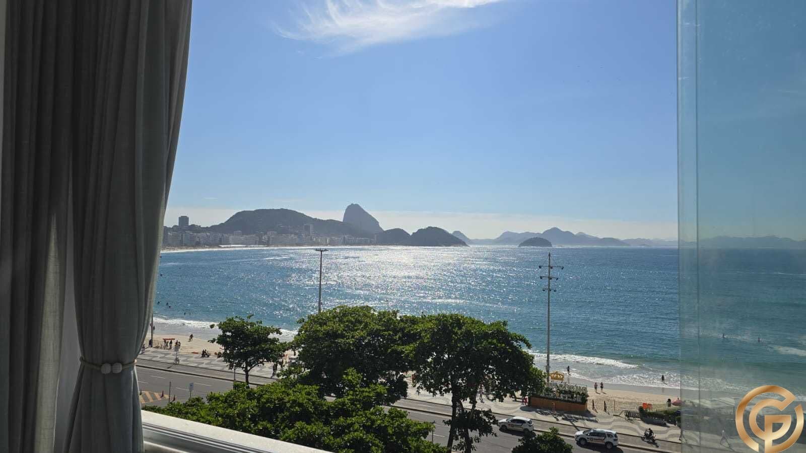 AVENIDA ATLÂNTICA | DOUBLE SUÍTES REFORMADO | VISTA PANORÂMICA PARA O MAR DE COPACABANA