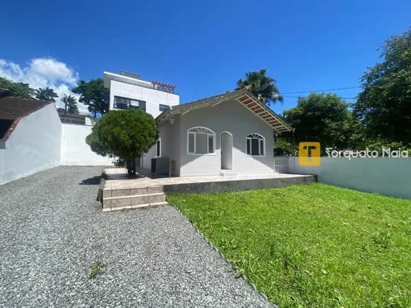 Casa com terreno grande no Floresta