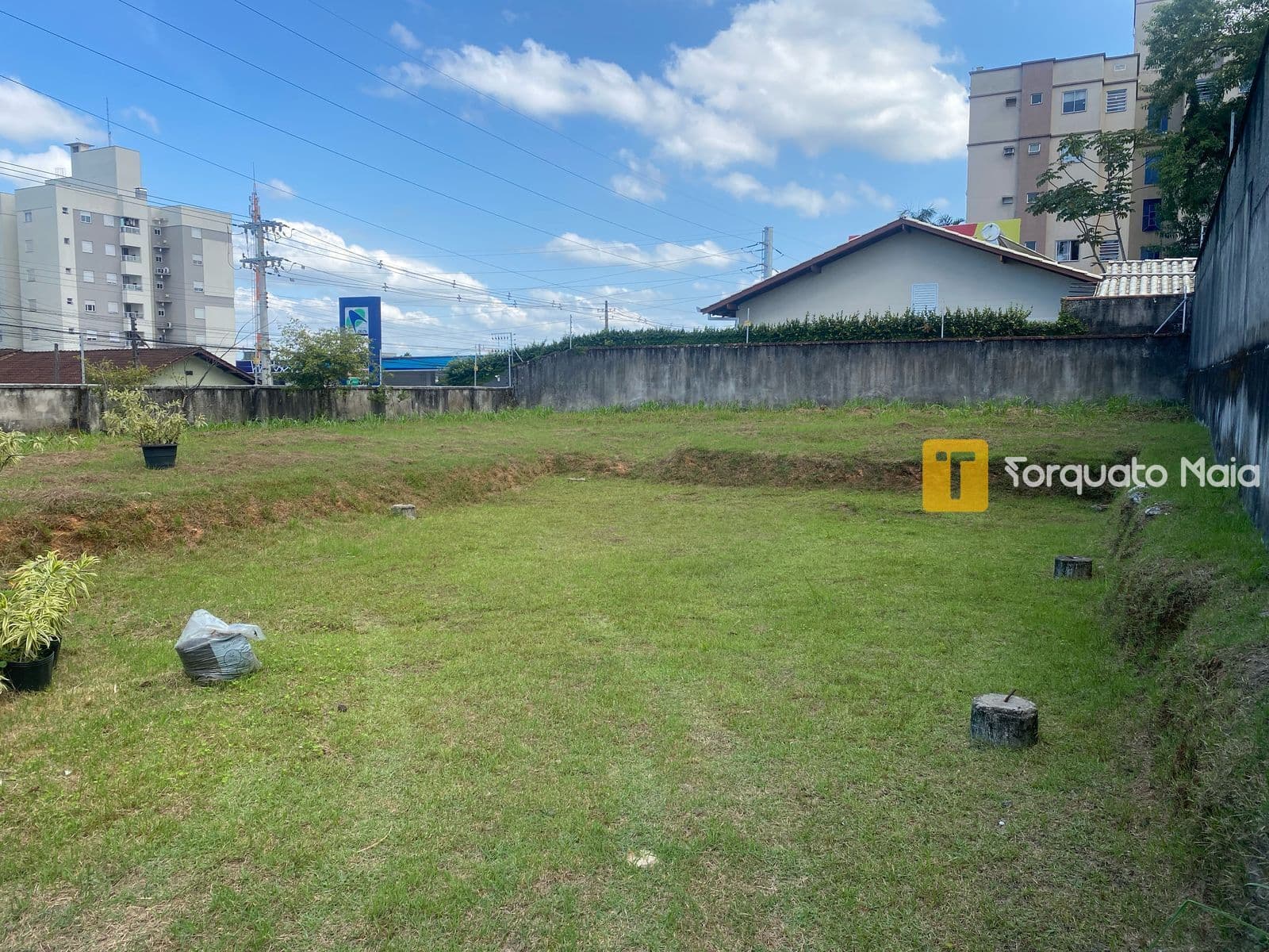 Oásis de Luxo e Segurança: Terreno Exclusivo em Condomínio Fechado em Joinville