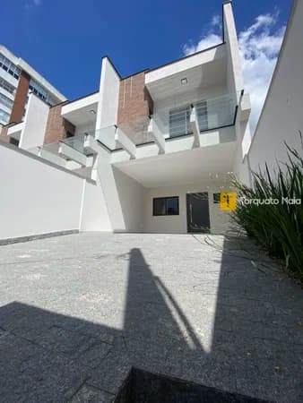 O conforto de uma casa grande, no bairro certo
