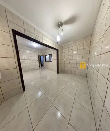 Ampla estrutura comercial com excelente distribuição de espaços e localização estratégica