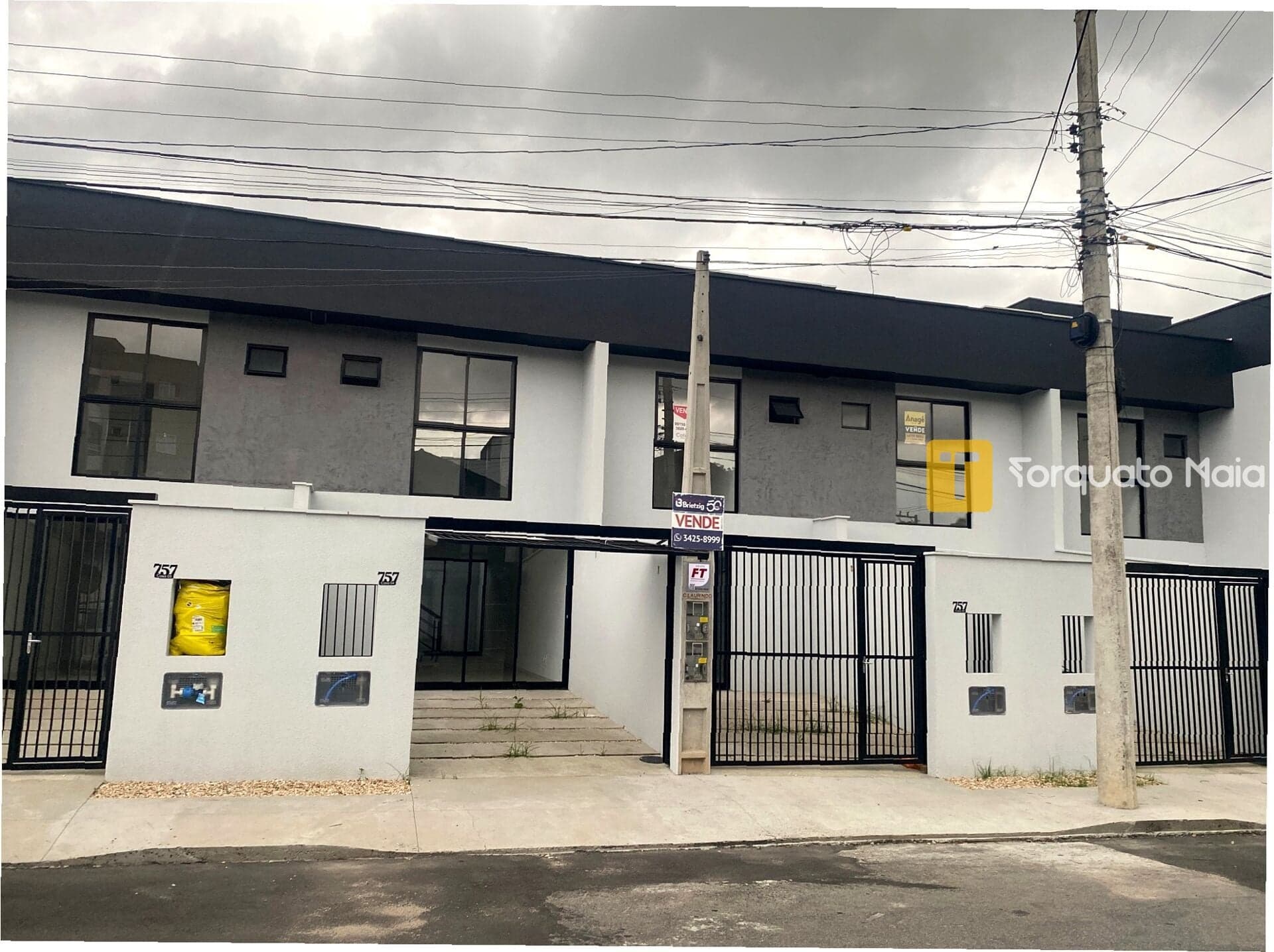 Sobrado Contemporâneo com Suítes Amplas e Projeto Moderno no Costa e Silva