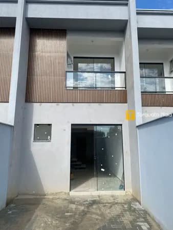 Geminado com 3 Quartos, Suíte e Ótima Localização no Bairro Floresta