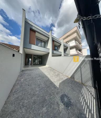 Casa Alto Padrão com Amplo Terreno nos Fundos no Costa e Silva