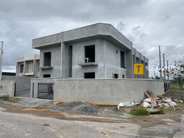 Esquina valorizada com duas suítes e ótimo espaço externo