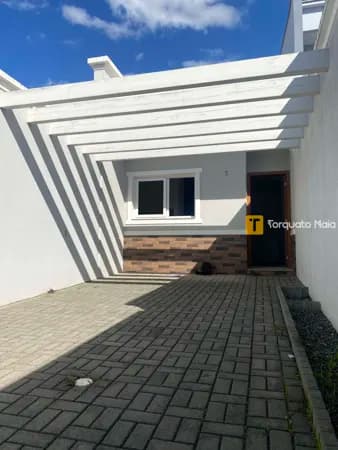 Casa com suíte e vaga para dois carros