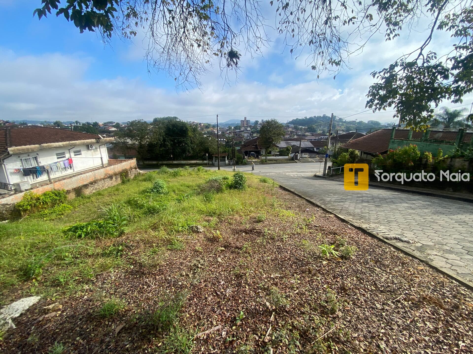 Terreno de esquina em localização privilegiada no Bairro Itaum – Joinville