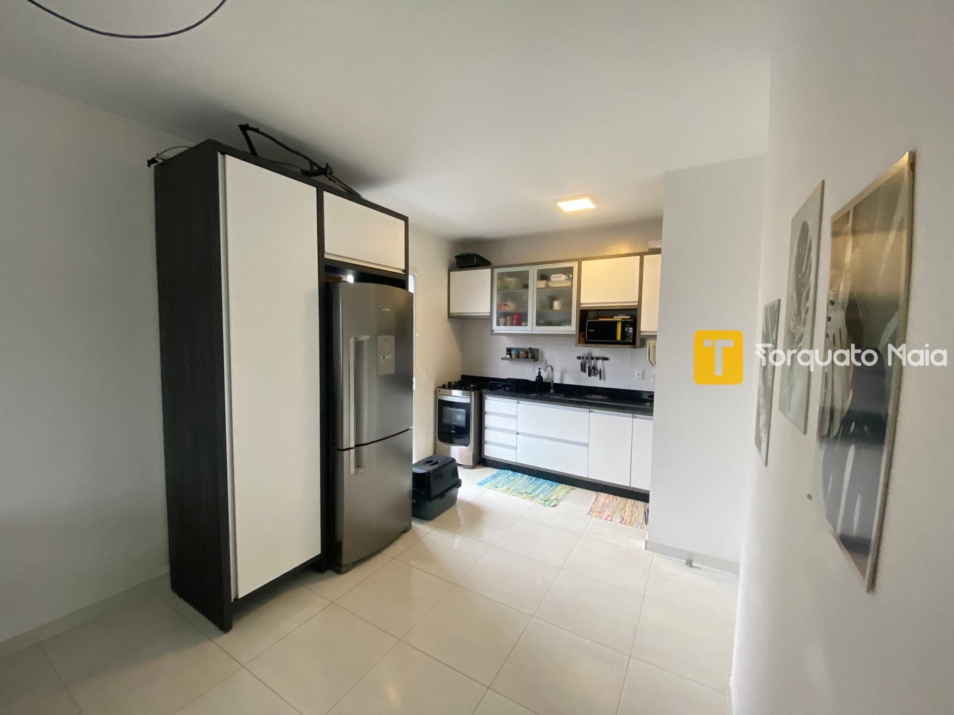 Apartamento amplo com suíte + 2 vagas no Floresta | Sacada com churrasqueira | Excelente localização