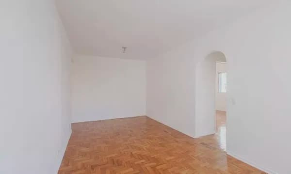 Apartamento antigo para reforma na Rua Caconde