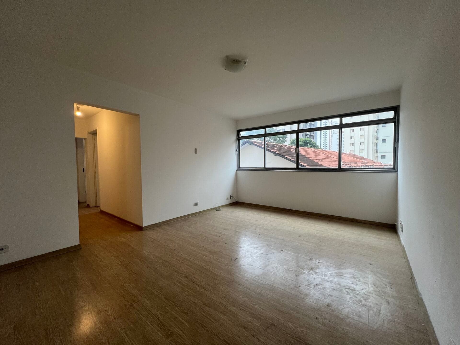 Apartamento com potencial de reforma na Vila Mariana.