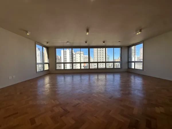 Elegante apartamento reformado com 240m² no Jardim América
