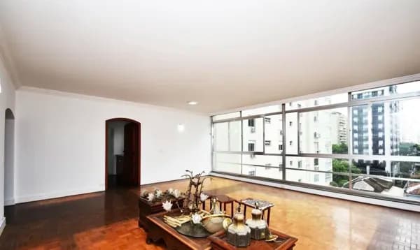 Apê amplo com janelão e 173m² na Alameda Franca
