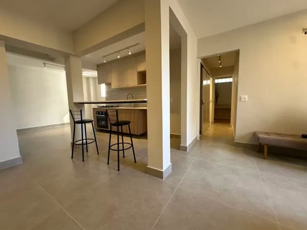 Apê reformado com 100m2 na Rua Lisboa