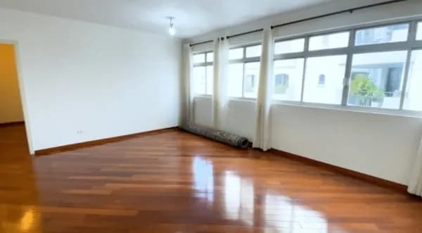 Apartamento amplo bem cuidado na Alameda Sarutaiá