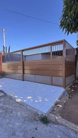Casa 3 quartos sendo um suíte, aceita financiamento e FGTS, reformada, Samambaia