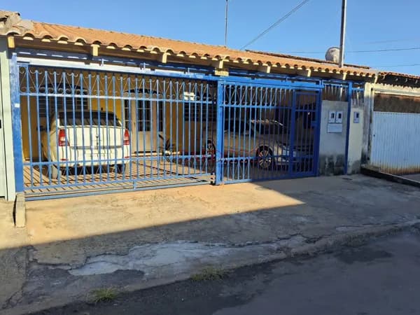 Vendo casa 3 quartos, qno 3 setor O, aceita financiamento