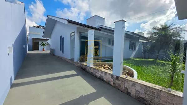 Casa semi mobiliada com suíte e área de festas no bairro das Nações em Timbó
