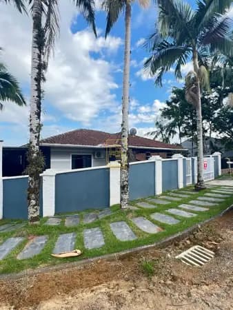 Casa semi mobiliada com suíte e espaço de lazer no bairro das Nações em Timbó