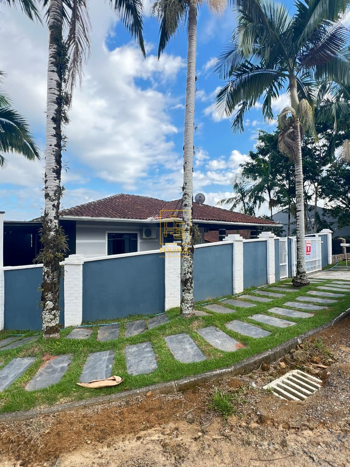 Casa semi mobiliada com suíte e espaço de lazer no bairro das Nações em Timbó