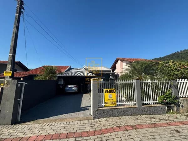 Casa no bairro Padre Martinho Stein com fácil acesso ao centro