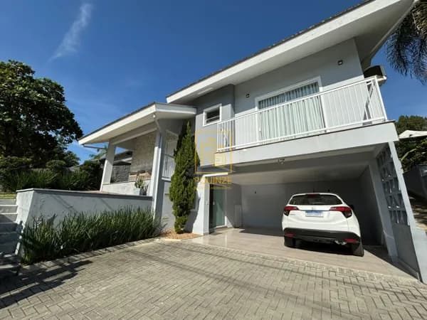 Casa mobiliada com amplo espaço externo no bairro Quintino em Timbó