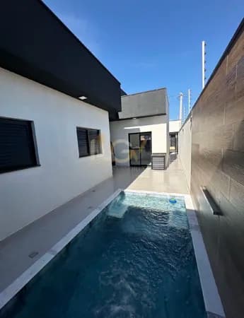 Casa Térrea com Piscina e Suíte no Jardim Bom Sucesso – Próxima à Avenida!